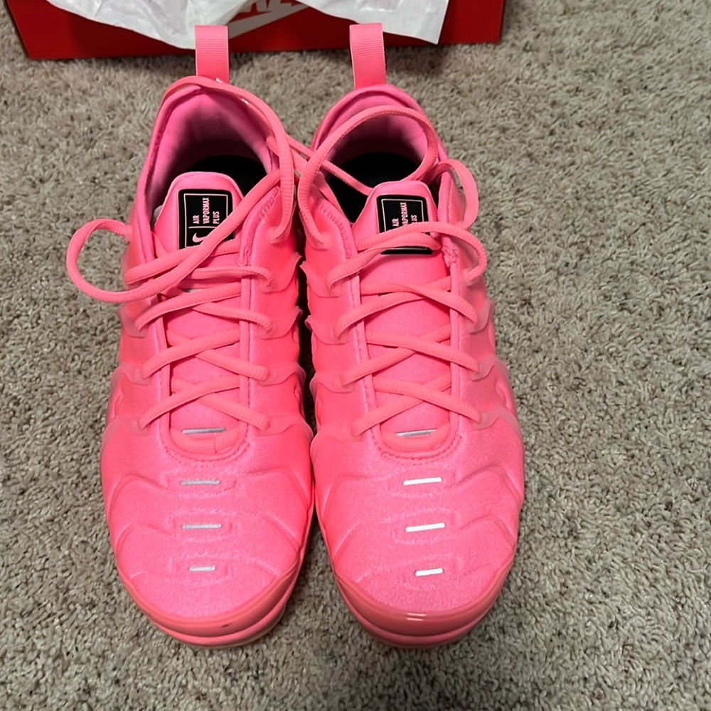 Ike women’s vapormax plus